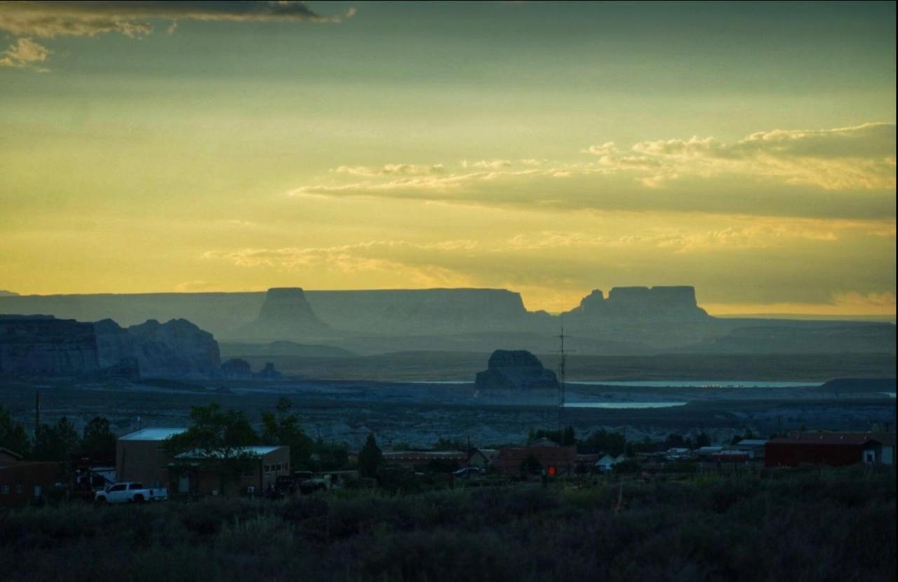 Page Arizona Border Town- Grand Serenity Room With Mesa Views Big Water Kültér fotó